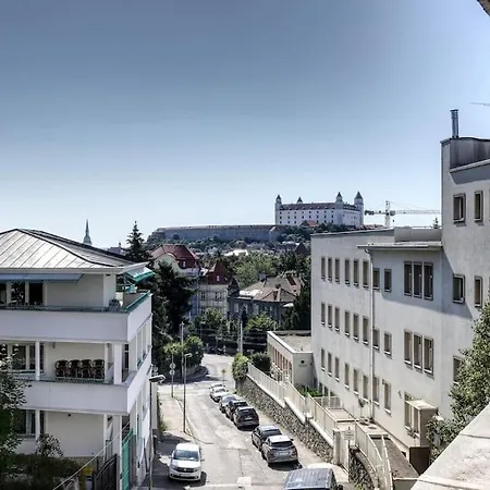3min2centre - 2 Bedroom Garage, View Apartment