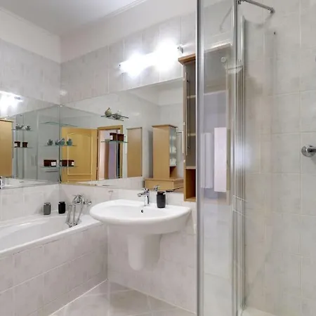 3min2centre - 2 Bedroom Garage, View * Bratislava