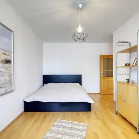 3min2centre - 2 Bedroom Garage, View *