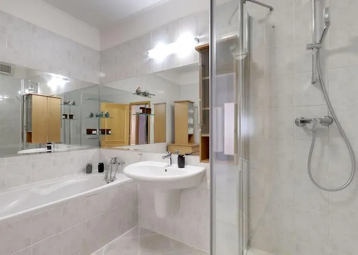 3min2centre - 2 Bedroom Garage, View * براتسيلافا